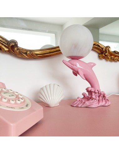 Lampe dauphin rose rembourrage situé sous